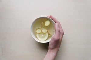 water met citroen en gember