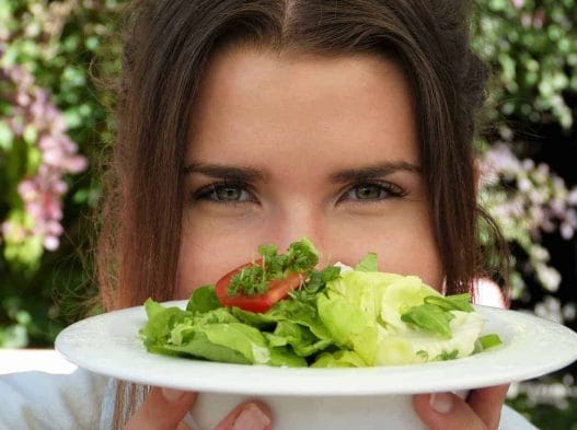 vrouwengezicht, salade