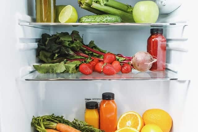  in de koelkast, groenten, fruit en sappen