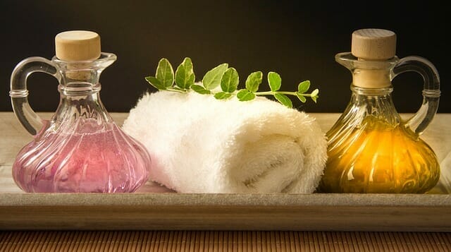  Handdoek en cosmetische oliën