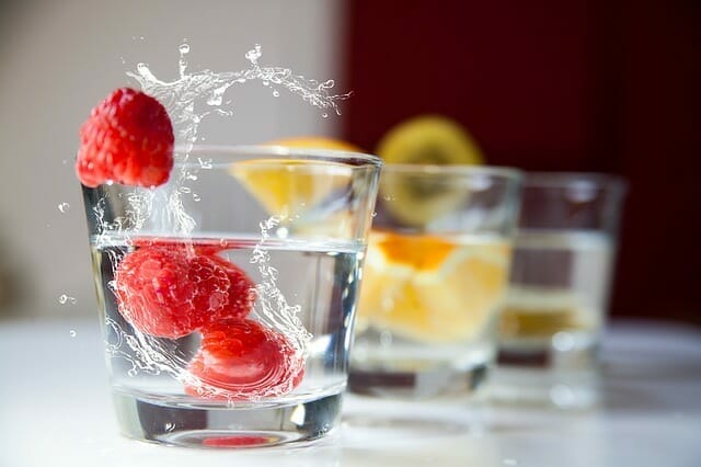  glazen water en fruit